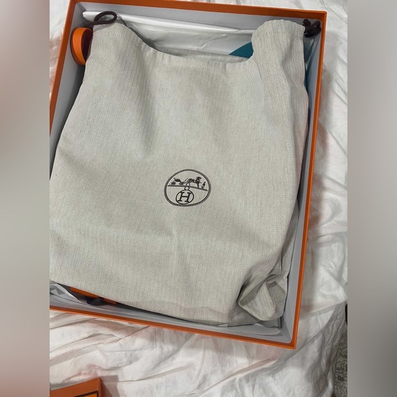 Hermes Evelyne not a duplicate  I was not available to send it out in time - - Picture 3 of 5